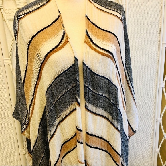 On The Road Kimono Shawl Wrap Ruana Woven Ivory Tan Navy Woven Fringe One Size - Picture 2 of 16